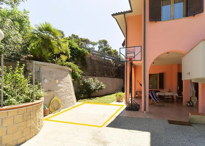 Dom wakacyjny Quercianella Relax In With Patio & Garden Livorno